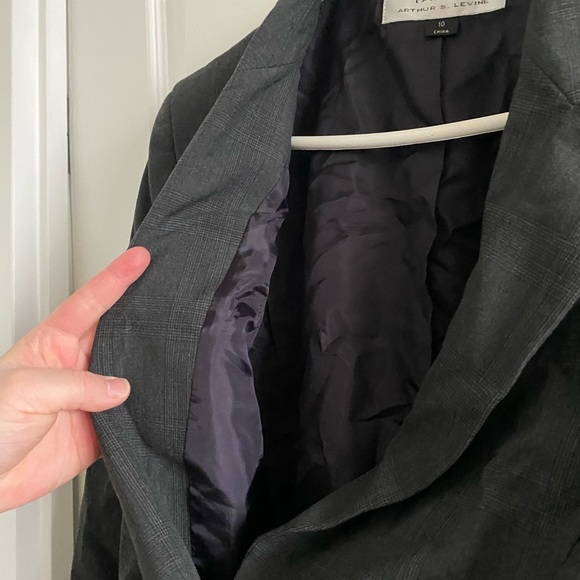 BN Tahari Blazer and Pantsuit Set - Picture 4 of 10